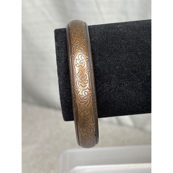 VTG Etched Bangle Bracelet, Bronze Tone Metal, Floral Design Bangle heart cutout - Picture 2 of 5